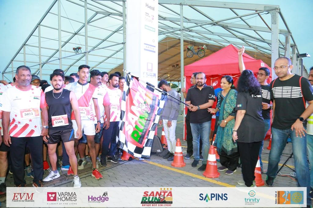 Santa Run Marathon - Flag off